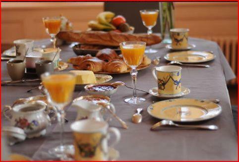 Villa Castel Maison-Table D'Hotes & Jardin-Refuge De Biodiversite Rillieux-la-Pape ภายนอก รูปภาพ